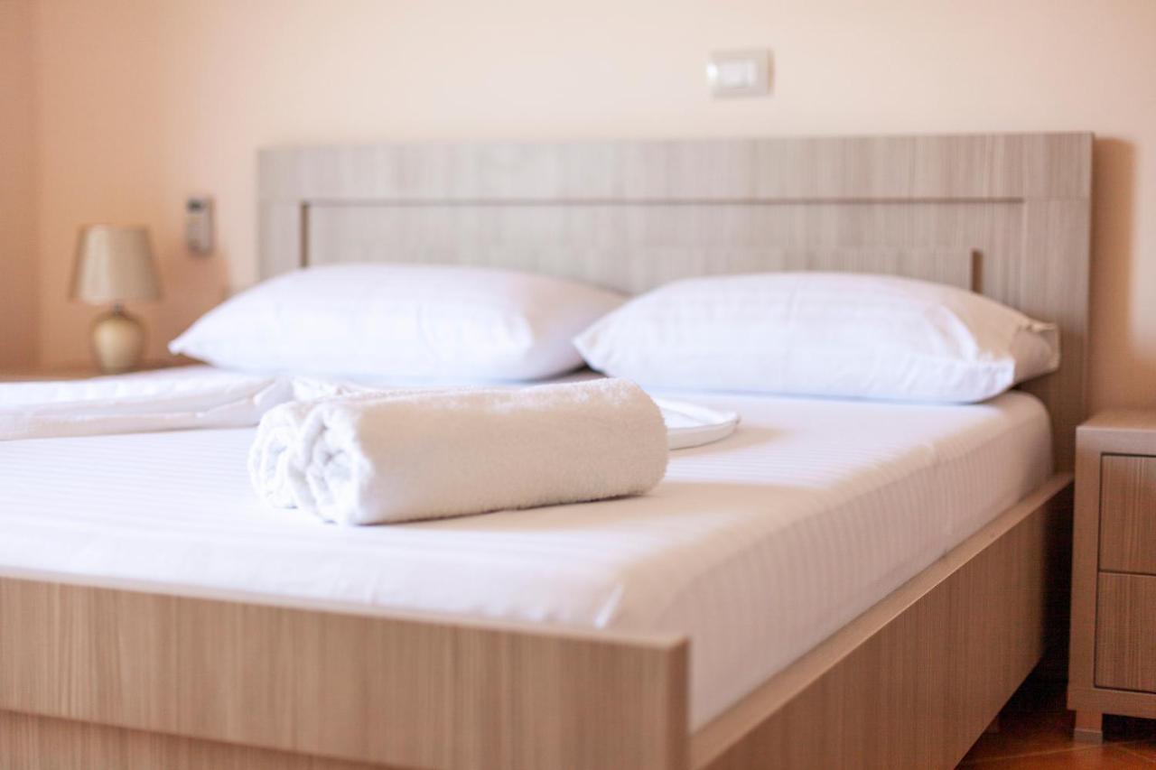 Toni Retzo Rooms Himare Exterior foto